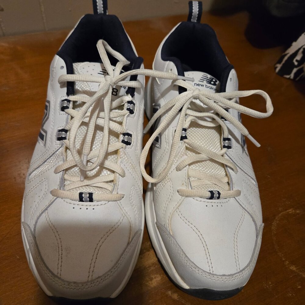 Men's New Balance tennis shoes size 9
